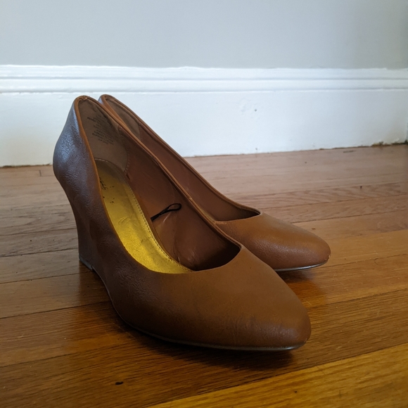 Express Shoes - Express brown leather wedges